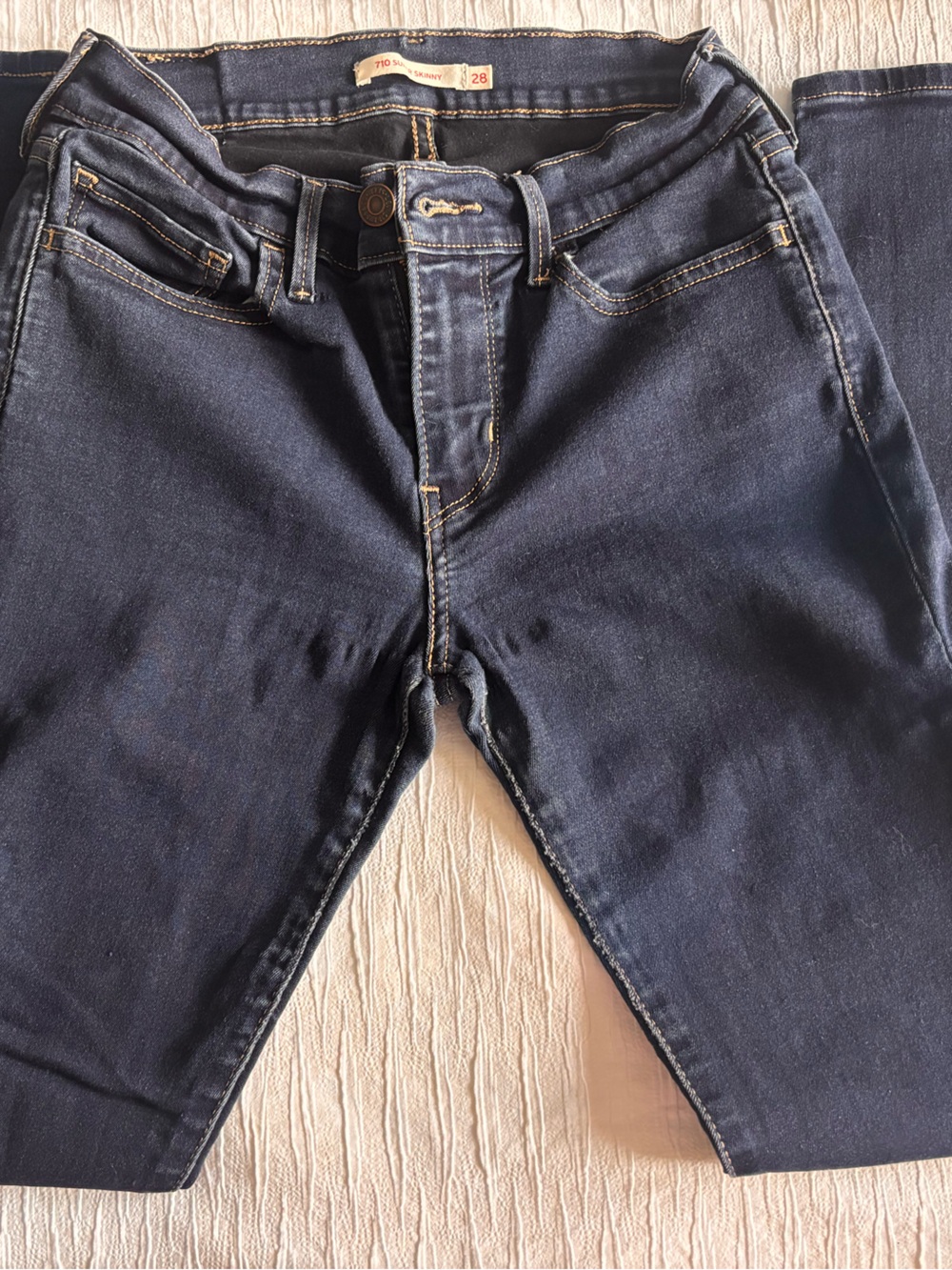 Levi’s super skinny dark wash jeans size 28